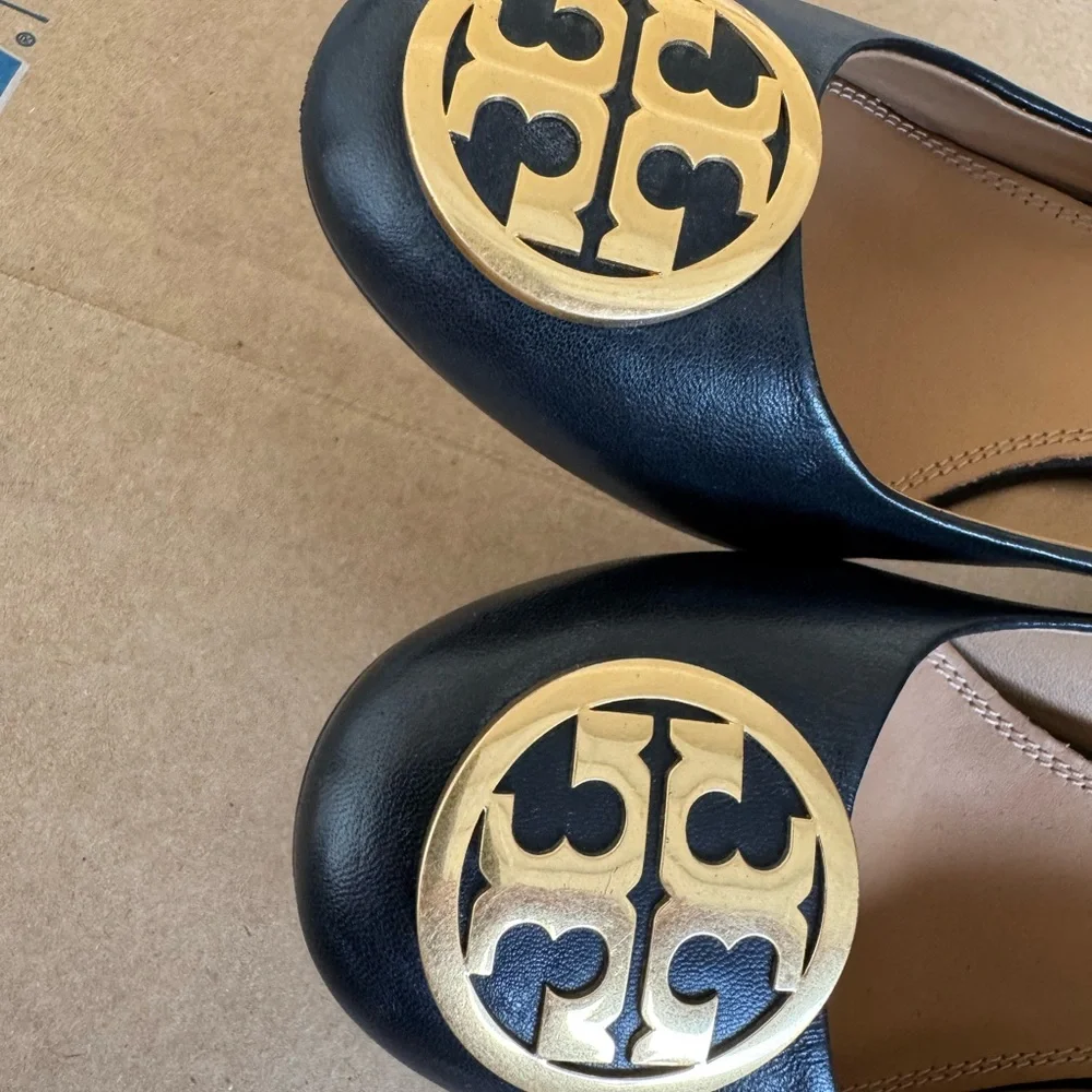 Tory Burch Women’s Chelsea Block Heel Pumps - Picture 6 of 8